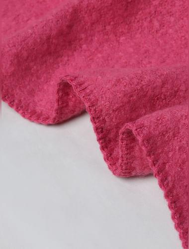 pink-knitted-long-scarf