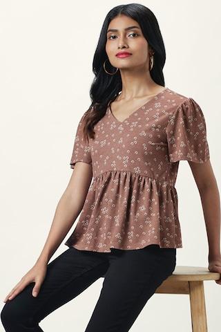 brown-floral-printed-casual-half-sleeves-v-neck-women-regular-fit-top