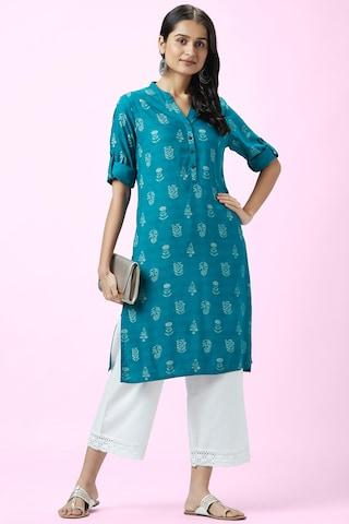 medium-blue-floral-print-casual-mandarin-3/4th-sleeves-knee-length-women-regular-fit-kurta