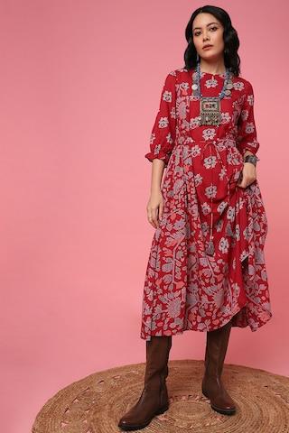 maroon-printeded-key-hole-neck-casual-calf-length-3/4th-sleeves-women-flared-fit-dress