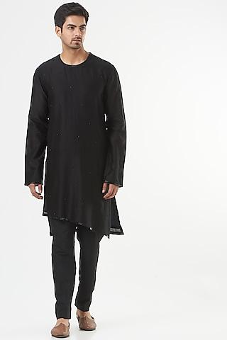 black-embroidered-kurta-set