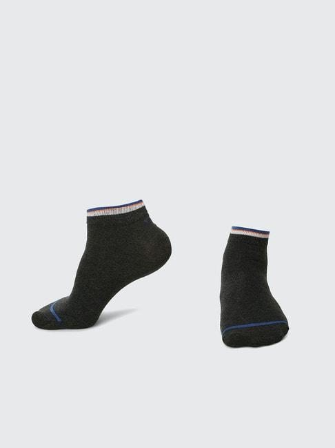van-heusen-snug-fit-anti-bacterial-super-soft-solid-low-ankle-socks---assorted