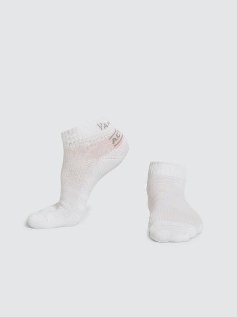 van-heusen-white-socks