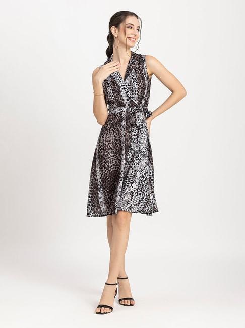 moomaya-grey-printed-wrap-dress