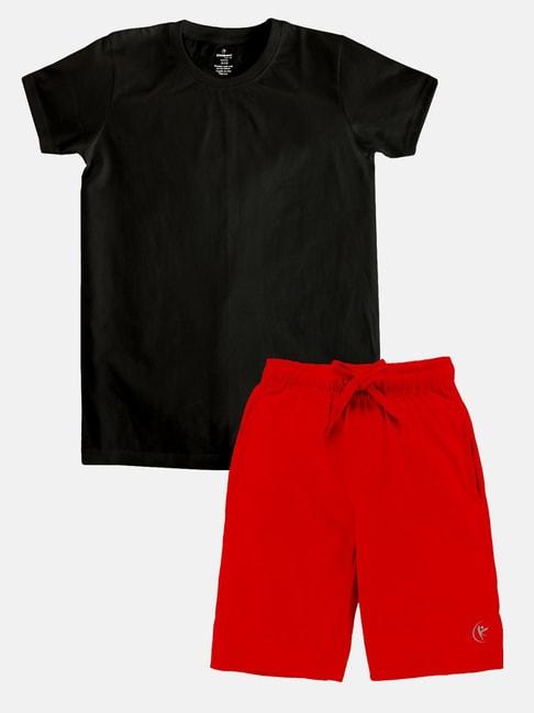 Kiddopanti Kids Black & Red Solid T-Shirt with Shorts