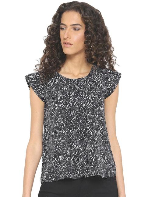 style-quotient-black-&-white-printed-top