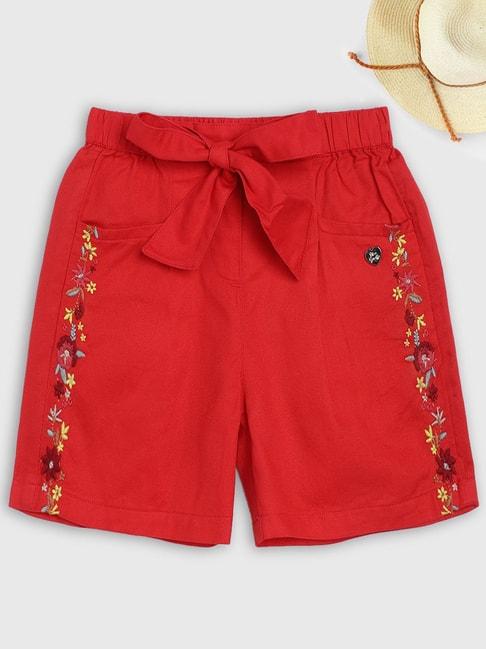 blue-giraffe-kids-red-cotton-embroidered-shorts