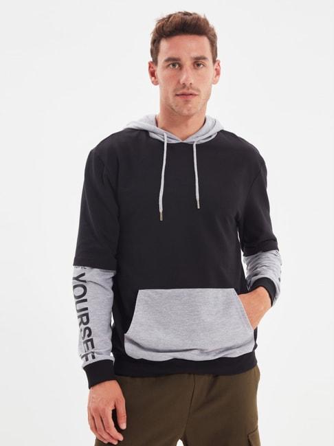 trendyol-black-&-grey-regular-fit-colour-block-hooded-sweatshirt