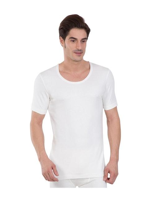 jockey-2400-off-white-super-combed-cotton-rich-half-sleeves-shorts-with-stay-warm-technology