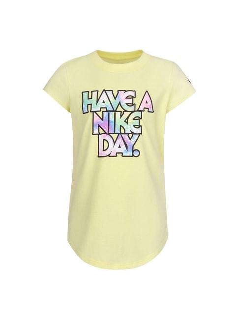 nike-kids-yellow-graphic-print-t-shirt