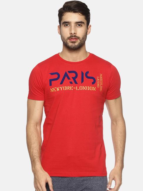 masculino-latino-red-cotton-regular-fit-printed-t-shirt