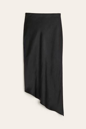 Asymmetric skirt
