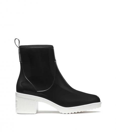 black-puddle-rain-boots