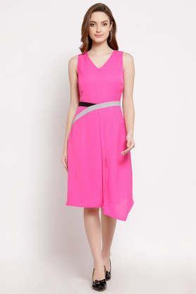 solid-polyester-v-neck-women's-knee-length-dress---pink
